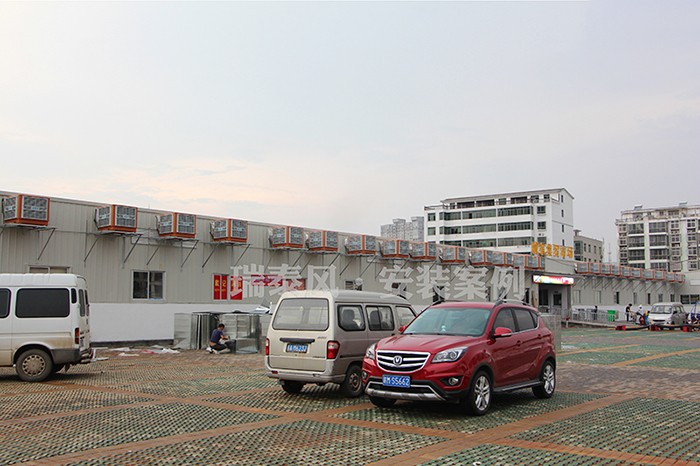 菜市場(chǎng)該如何通風(fēng)降溫呢？瑞泰風(fēng)環(huán)保空調(diào)為居民買菜送清涼