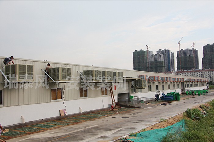 菜市場(chǎng)該如何通風(fēng)降溫呢？瑞泰風(fēng)環(huán)?？照{(diào)為居民買菜送清涼